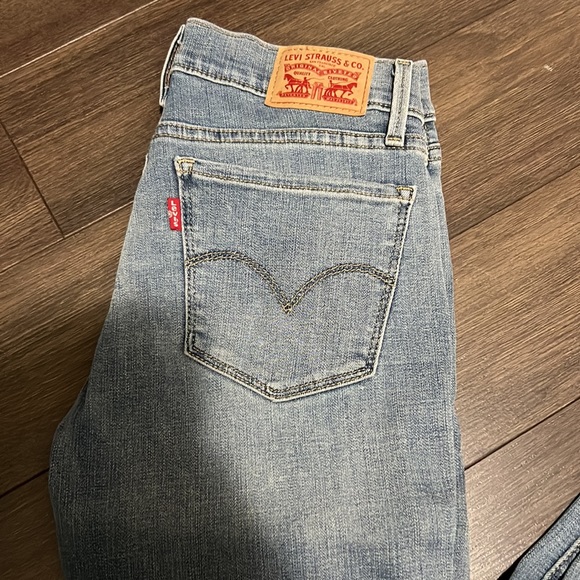 Levi’s - Picture 2 of 4